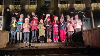 Rozsv&iacute;cen&iacute; v&aacute;nočn&iacute;ho stromu